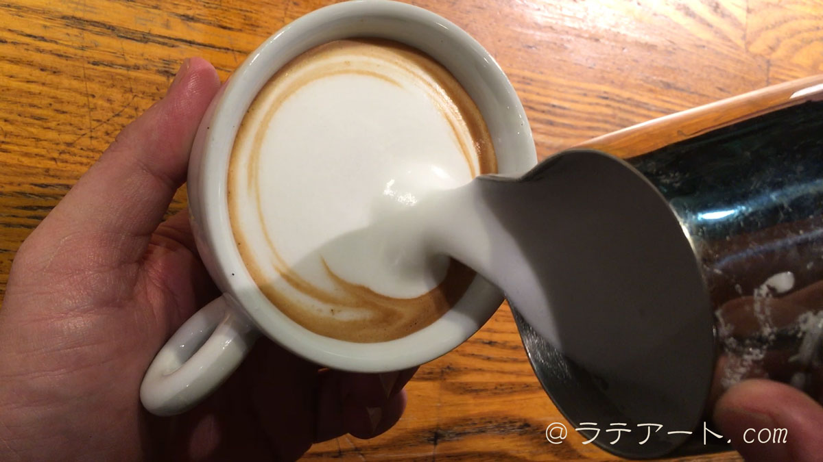 日本最大の ラテアート 夜光 カフェオレ カフェラテ カプチーノ ピンバッチ ブローチ